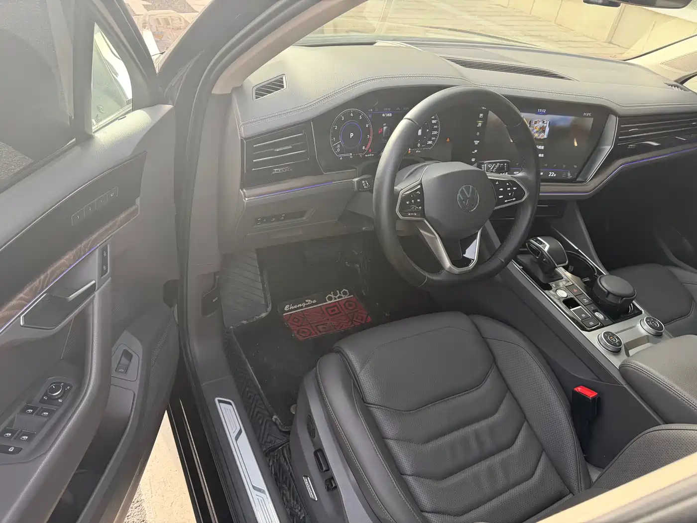 Volkswagen Touareg 2021 3.0TSI Sharp Edition with Gloss Black Sports Package фото 9