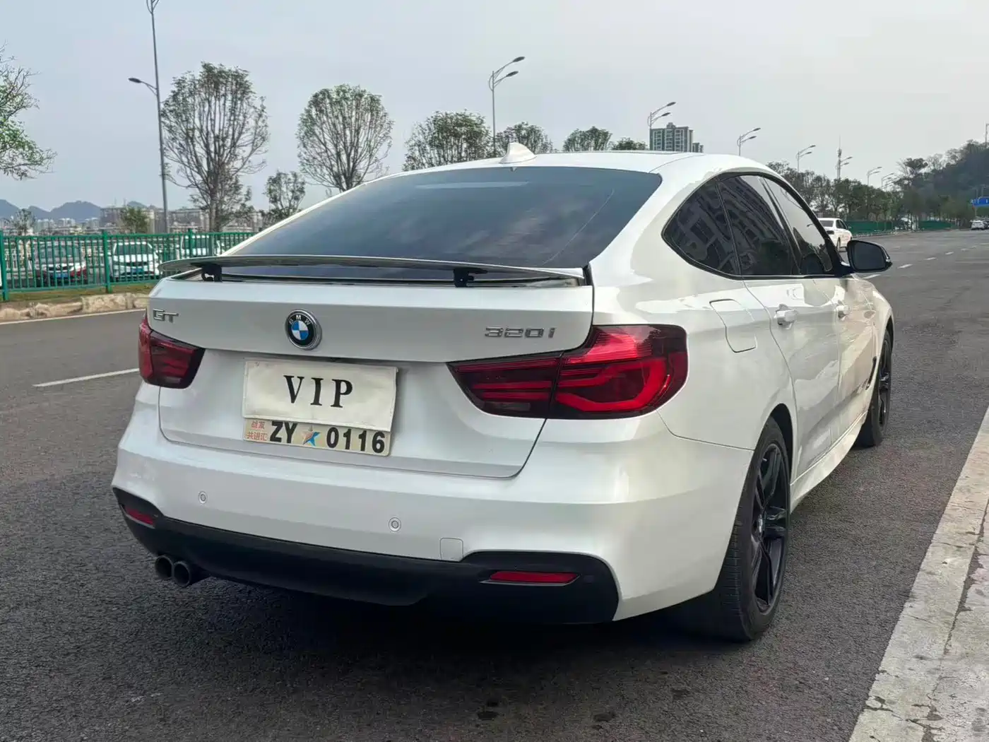 BMW 3 Series GT 2019 320i M Sport Black Night Edition фото 4