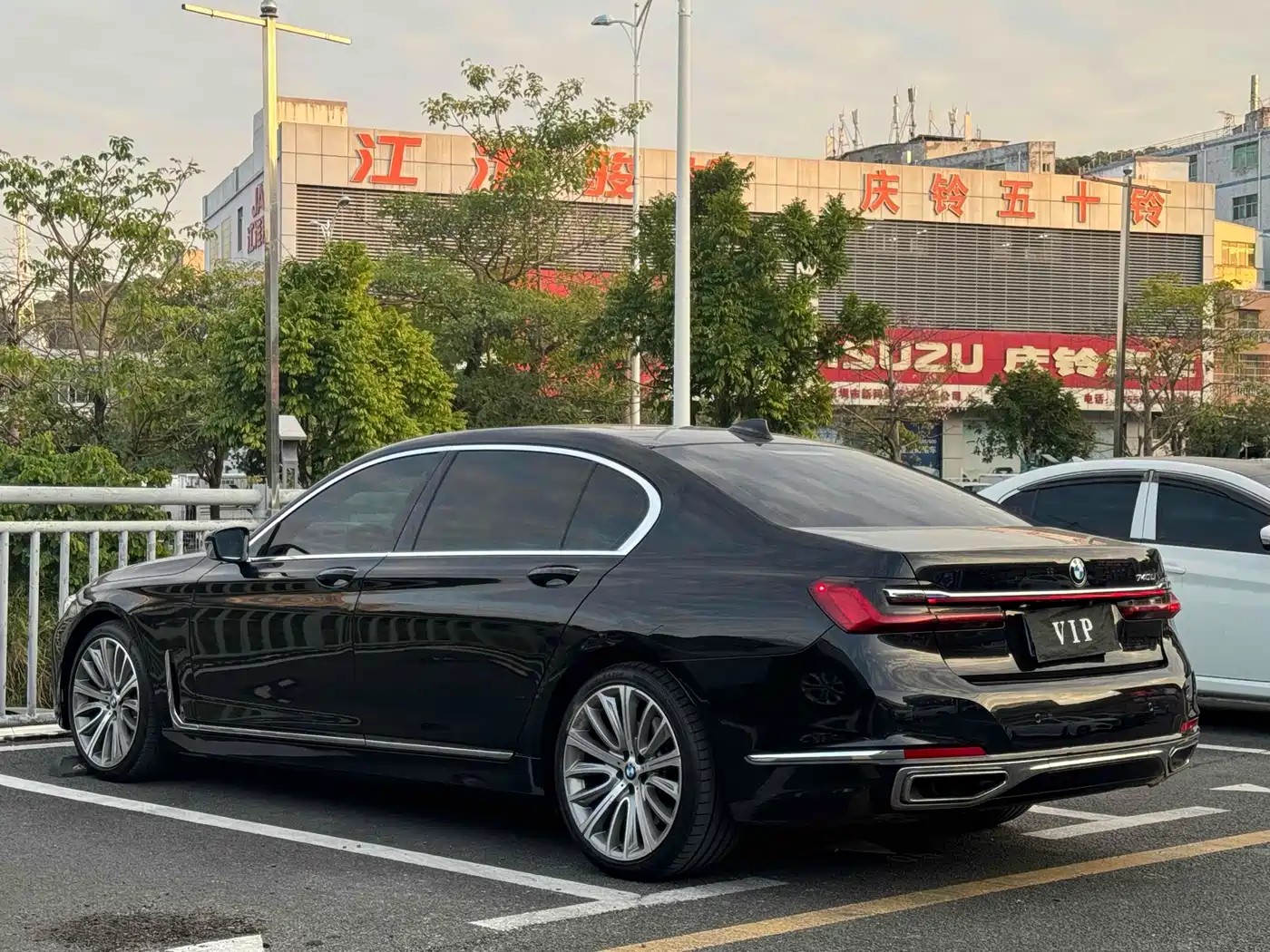 BMW 7 Series 2016 740Li Leading Edition фото 9