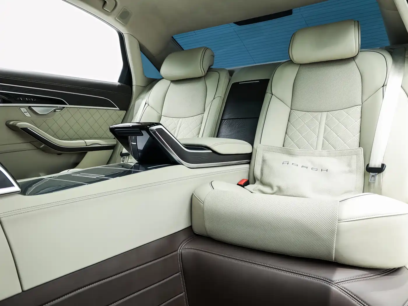 Audi A8 2022 A8L Horch Founder's Edition Legendary фото 12