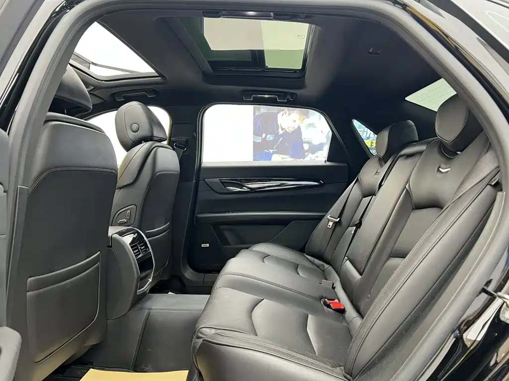 Фото 21 - Cadillac CT6