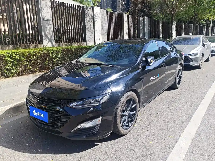 Photo 1 - Chevrolet Malibu XL