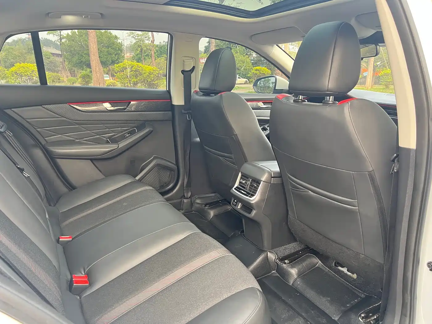 DONGFENG YI HYUN MAX