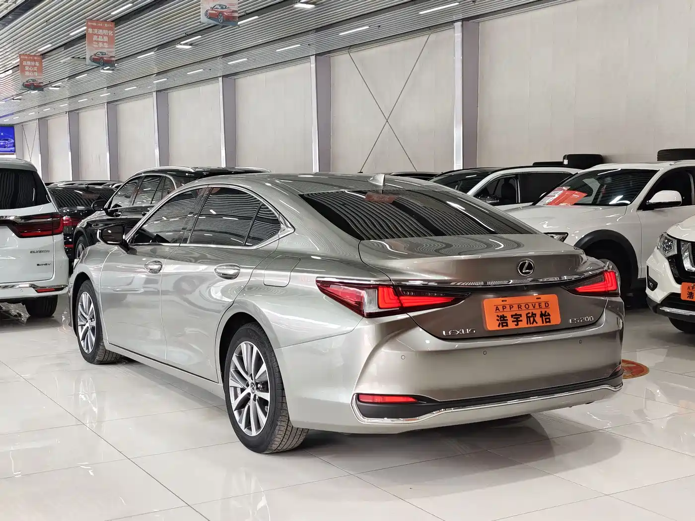 Lexus ES 2018 200 Excellence Edition (China VI) фото 4