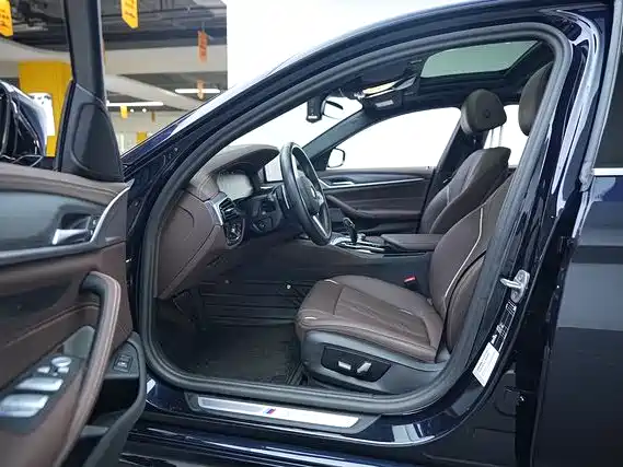 BMW 5 Series 2023 530Li Leading M Sport Package фото 13