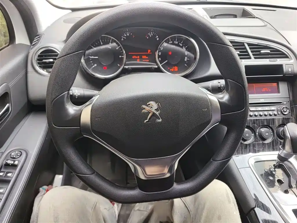 Peugeot 3008 2015 2.0L Automatic Classic Edition фото 3