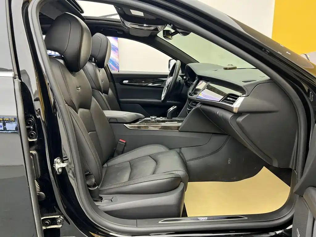 Фото 20 - Cadillac CT6