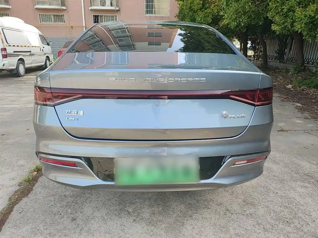 BYD Qin PLUS 2024 Glory Edition DM-i 55KM Leading фото 6