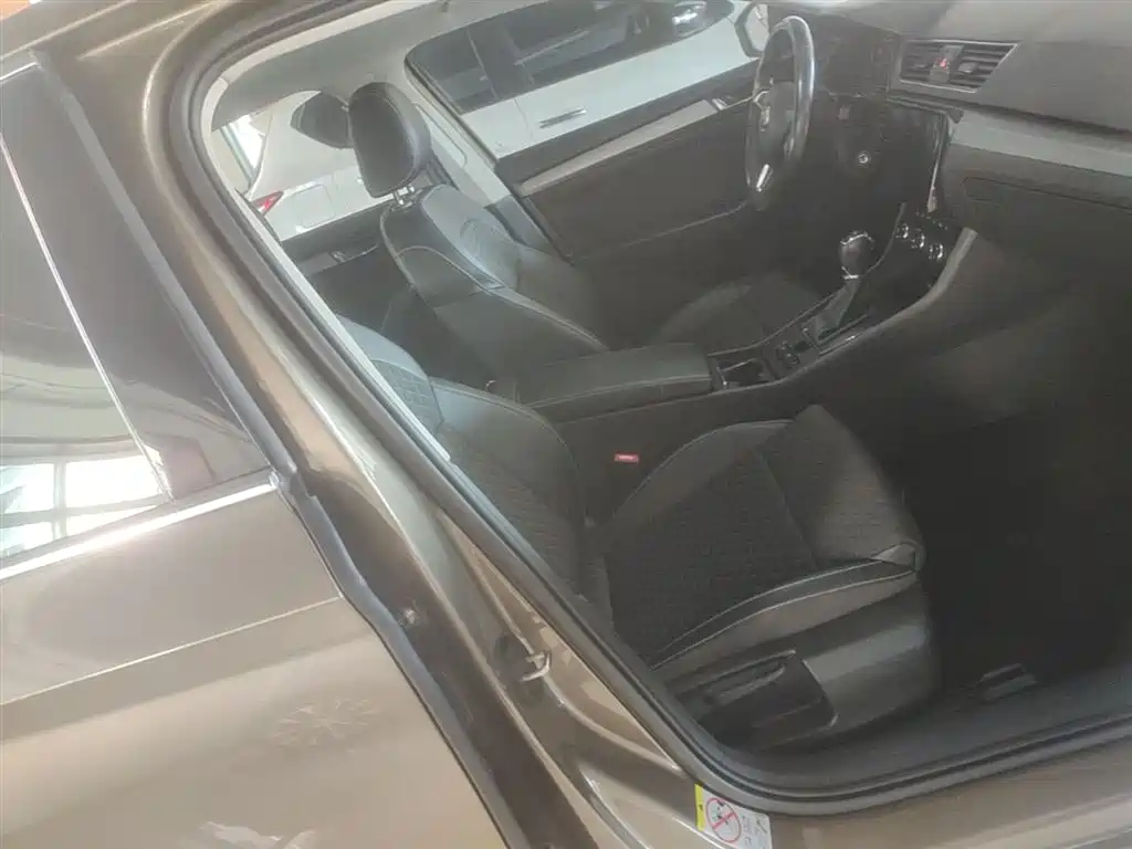 Škoda Superb 2016 TSI330 DSG Pioneer Edition фото 25