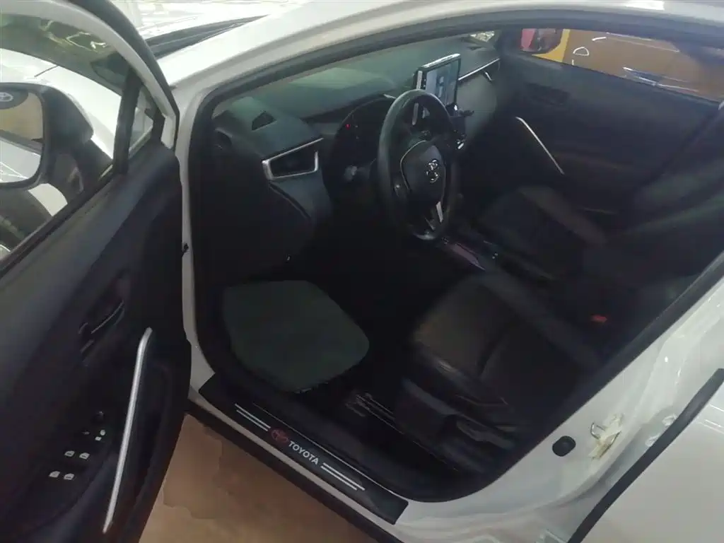 Toyota Frontlander 2023 2.0L CVT Elite Edition фото 16