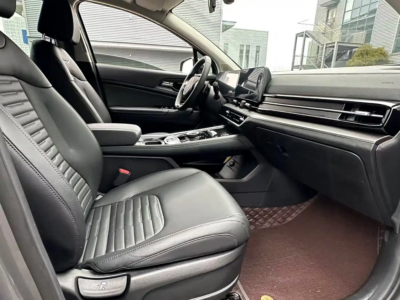 KIA LION PLATINUM EXPANDS THE WORLD