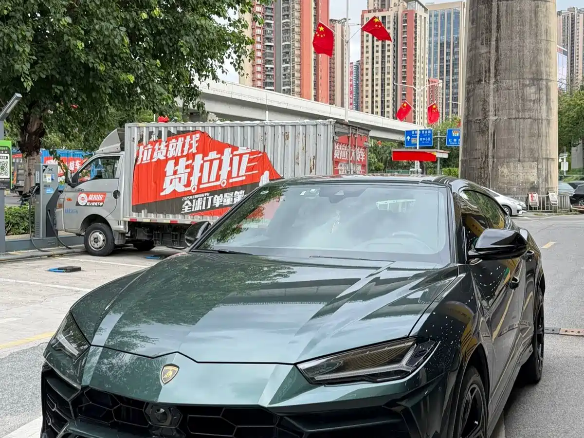 Фото 14 - Lamborghini Urus