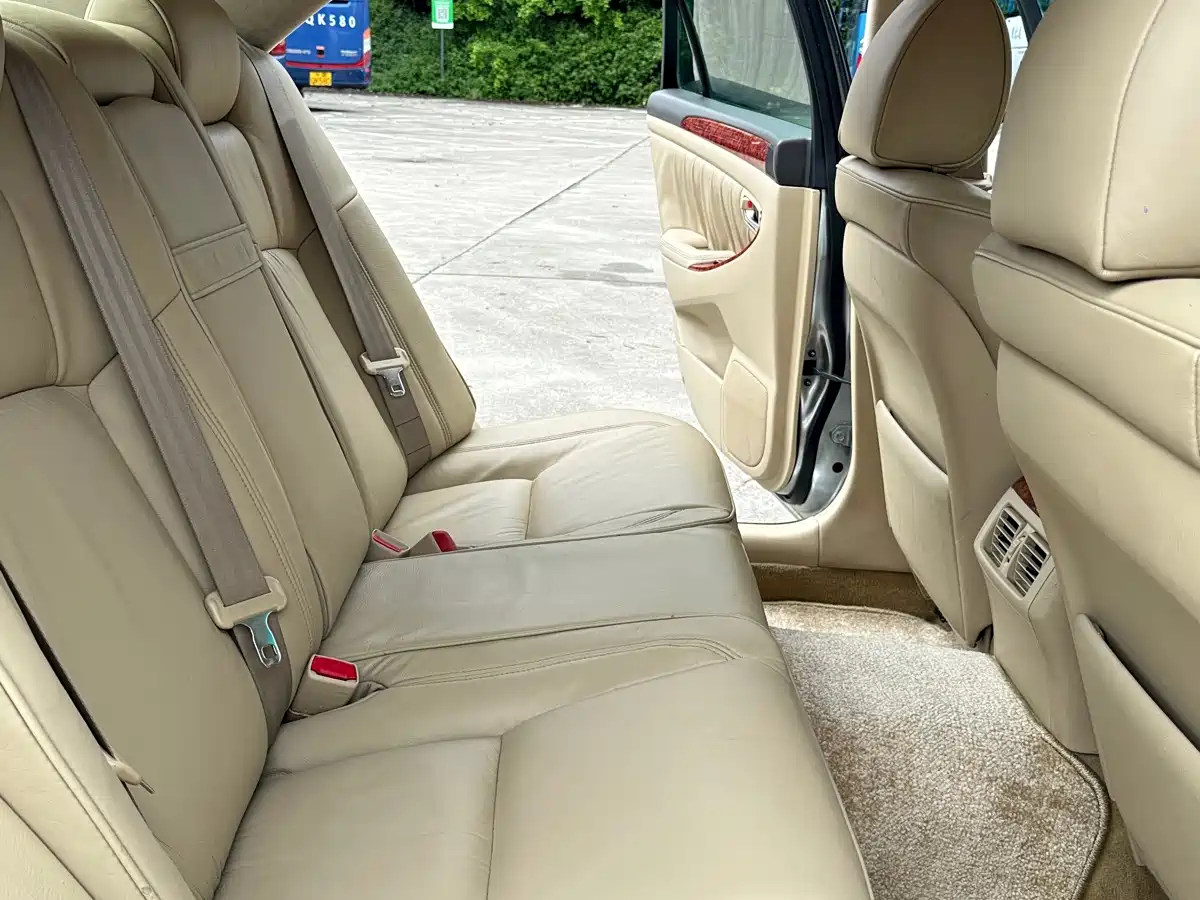 Toyota Crown 2005 2005 Model 3.0L Royal