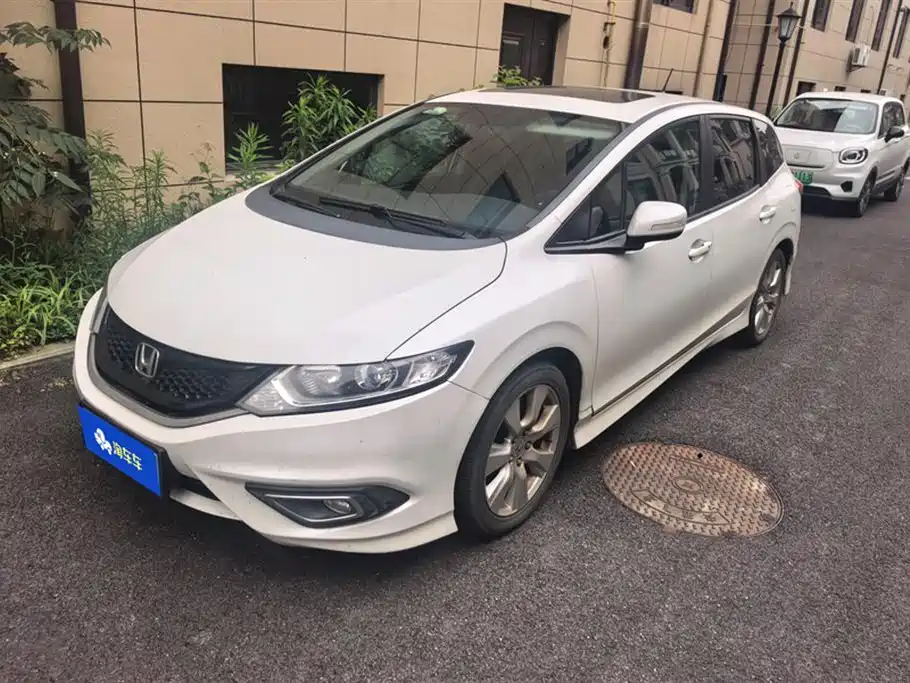 Honda Jade 2016 1.8L Automatic Comfort Elite Version 5-seater