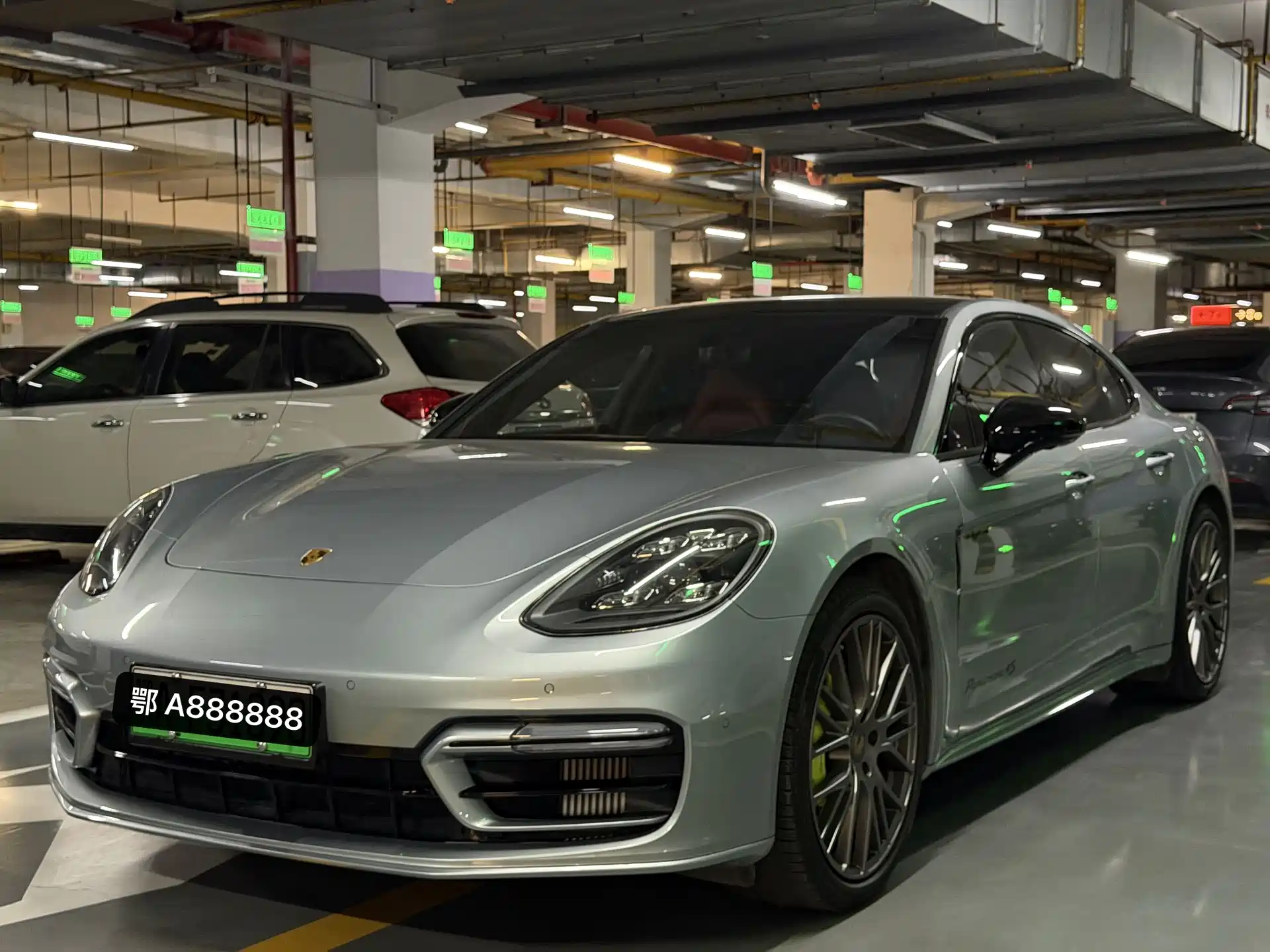 صورة 1 - Porsche Panamera New Energy