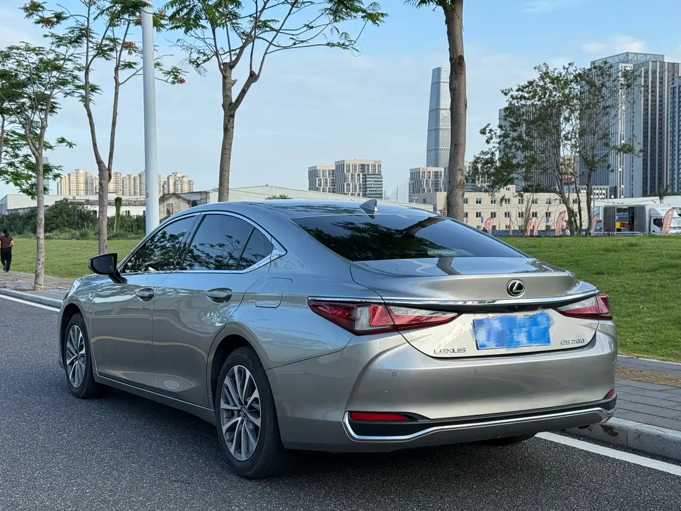 Lexus ES 2023 200 Excellence Edition фото 4