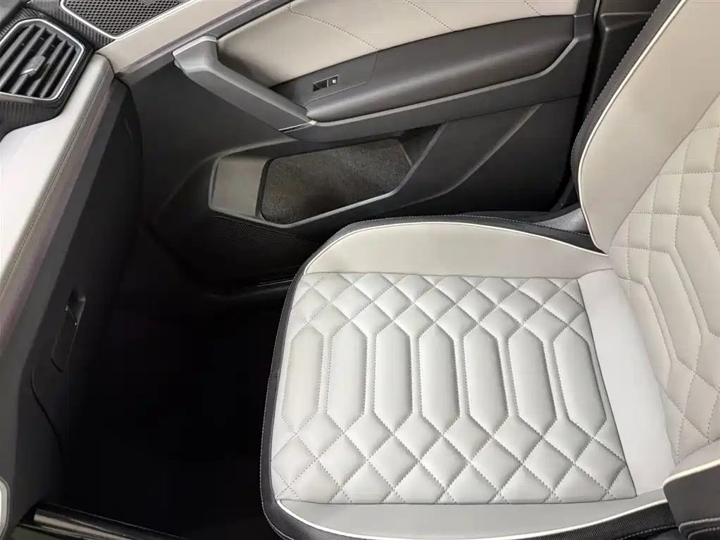 Volkswagen Tayron 2023 280TSI 2WD Luxury Plus Advanced Edition фото 12
