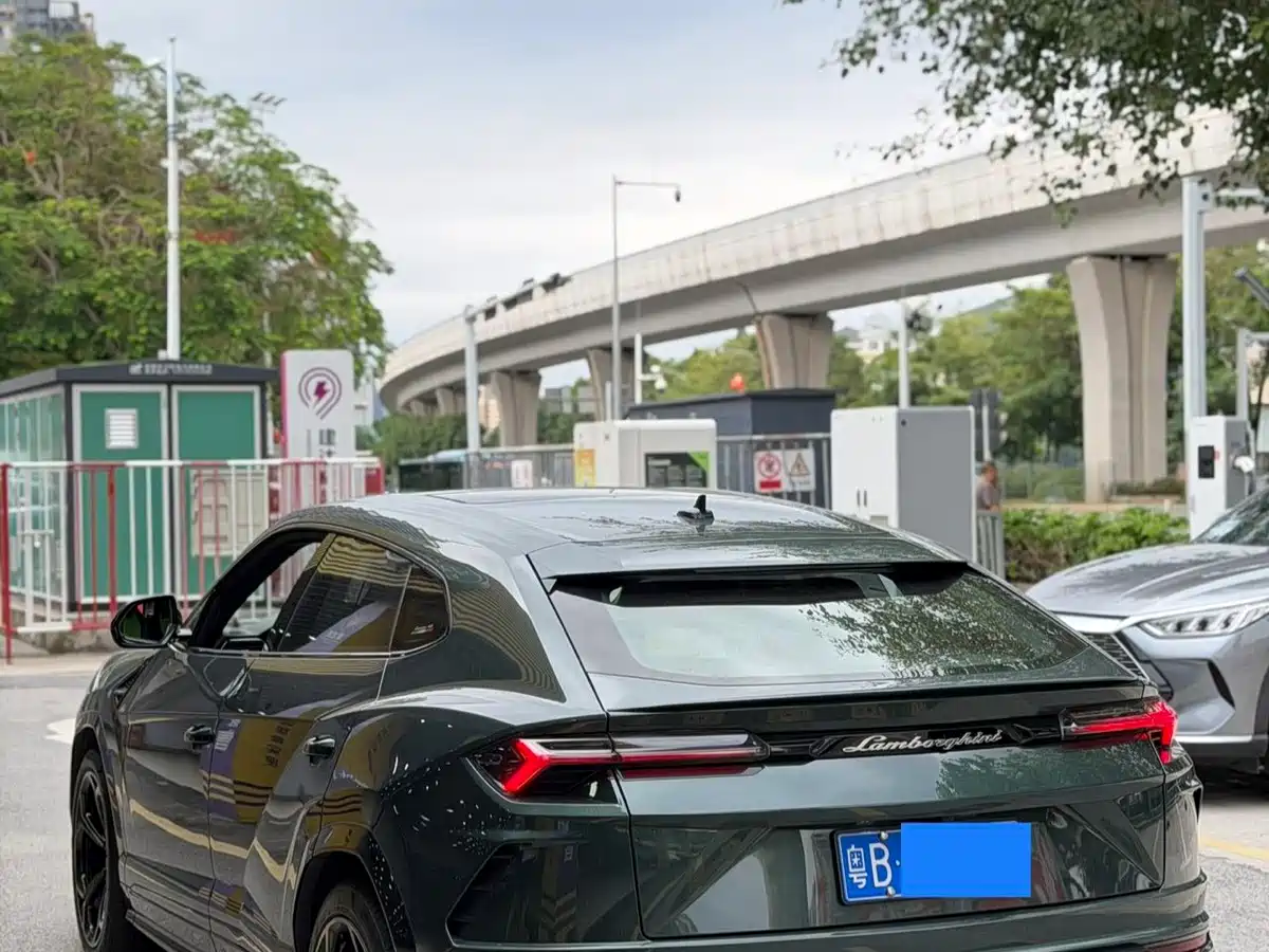 Фото 12 - Lamborghini Urus