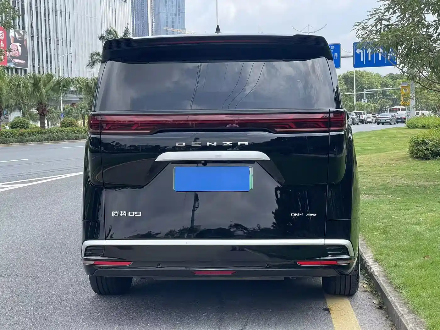Denza D9 2024 DM-i 980 AWD Flagship фото 5