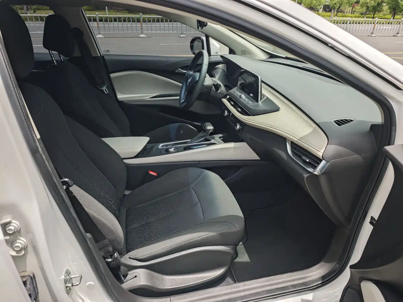 Buick Velite 6 2020 Plug-in Hybrid Connected Fashion Edition фото 11