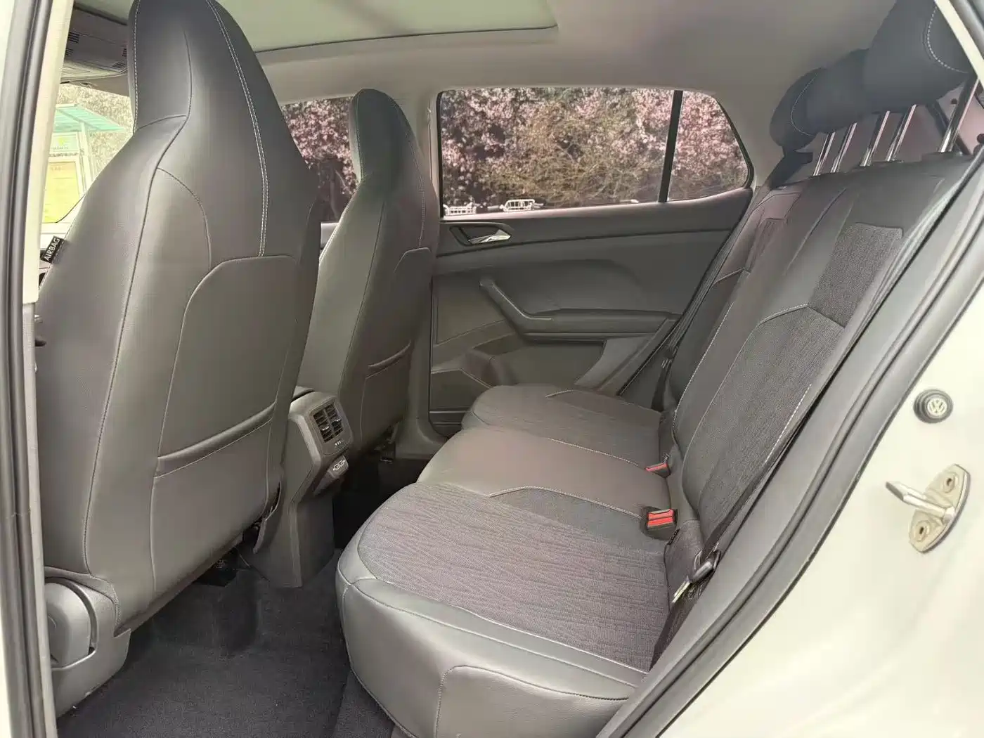 Volkswagen T-Cross 2019 1.5L Automatic Comfort Edition фото 6