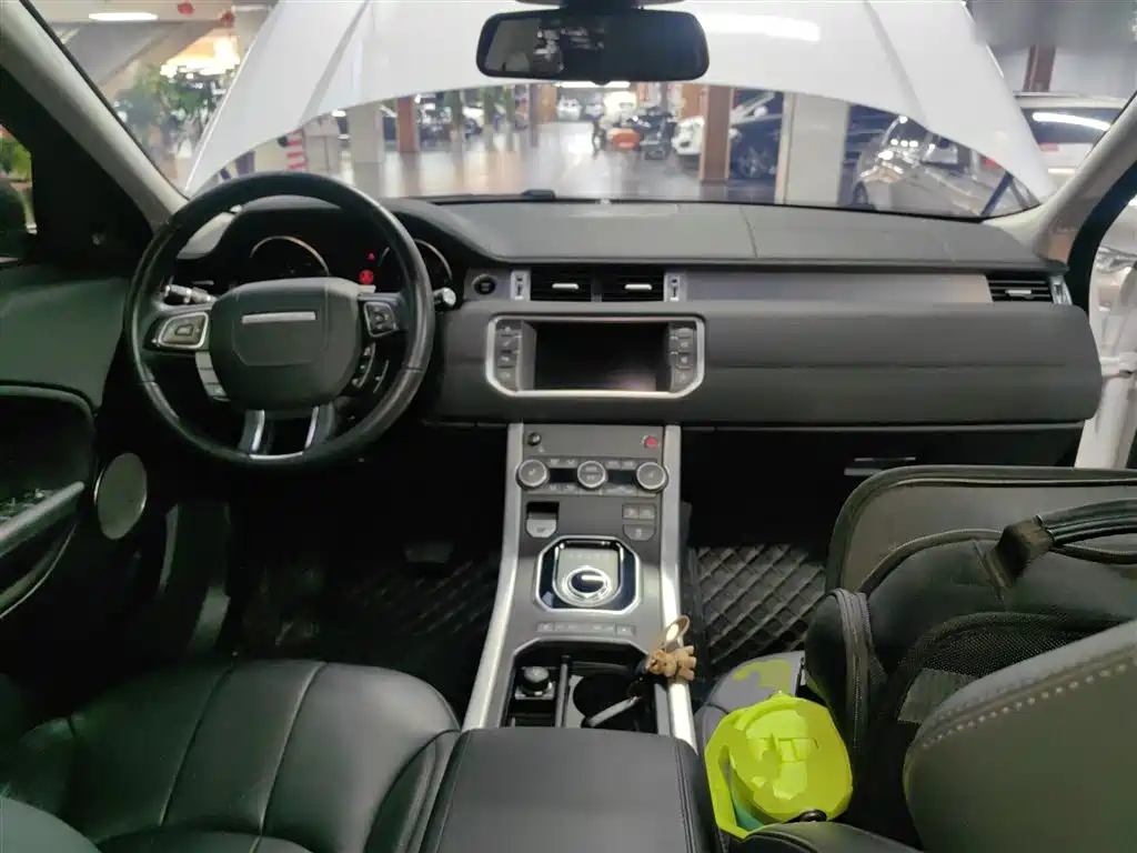 Land Rover Range Rover Evoque 2017 2.0T SE Smart Shine Edition фото 6