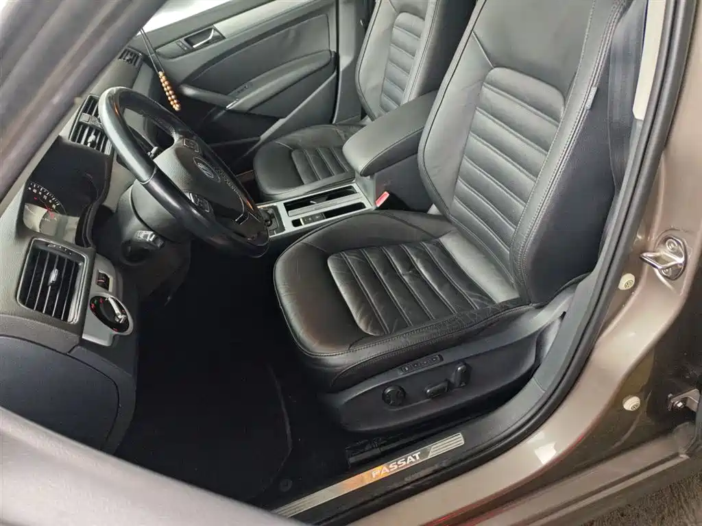 Volkswagen Passat 2015 1.8TSI DSG Prestige Edition фото 15