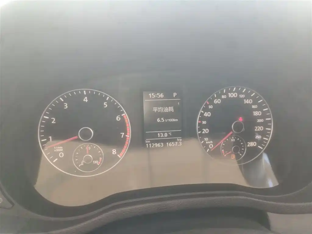 Volkswagen Passat 2014 1.8TSI DSG Luxury Edition фото 12