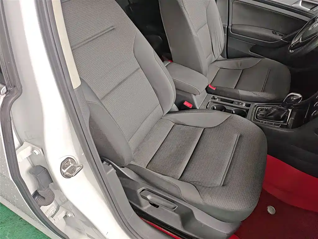 Volkswagen Golf 2017 230TSI Auto Comfort Millionth Anniversary Edition фото 25