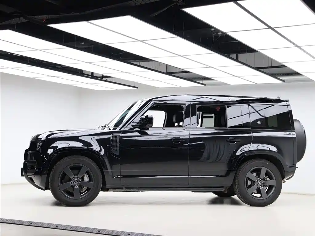 Land Rover Defender 2024 110 3.0T P400 Dark Special Edition фото 35