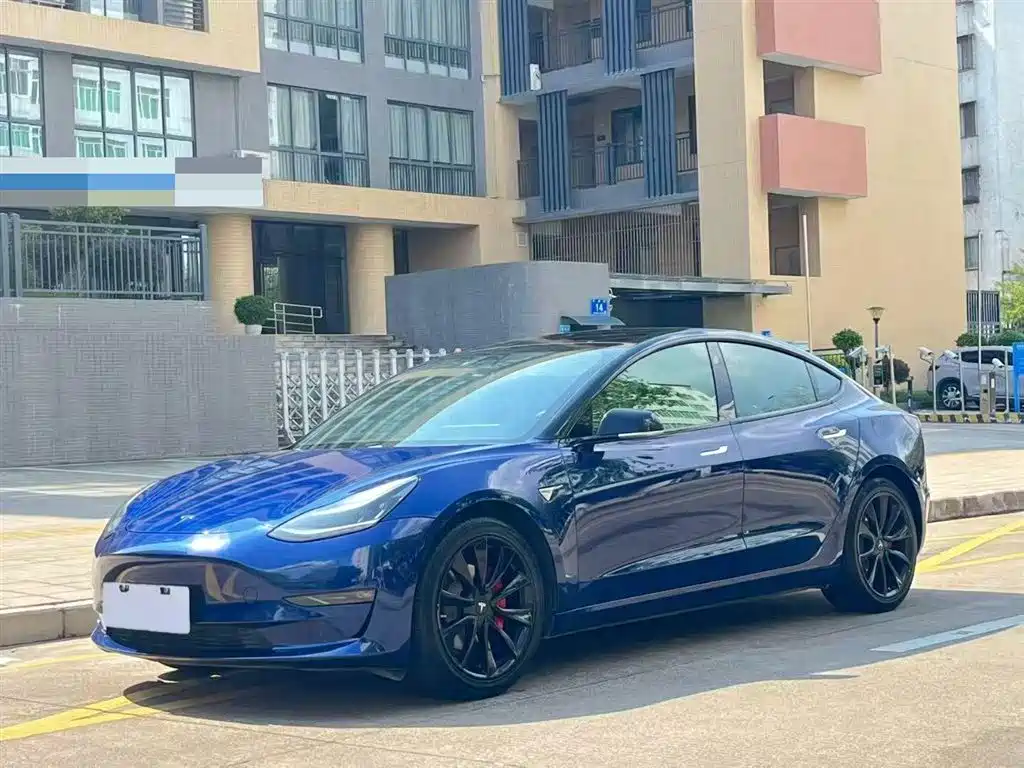TESLA MODEL 3