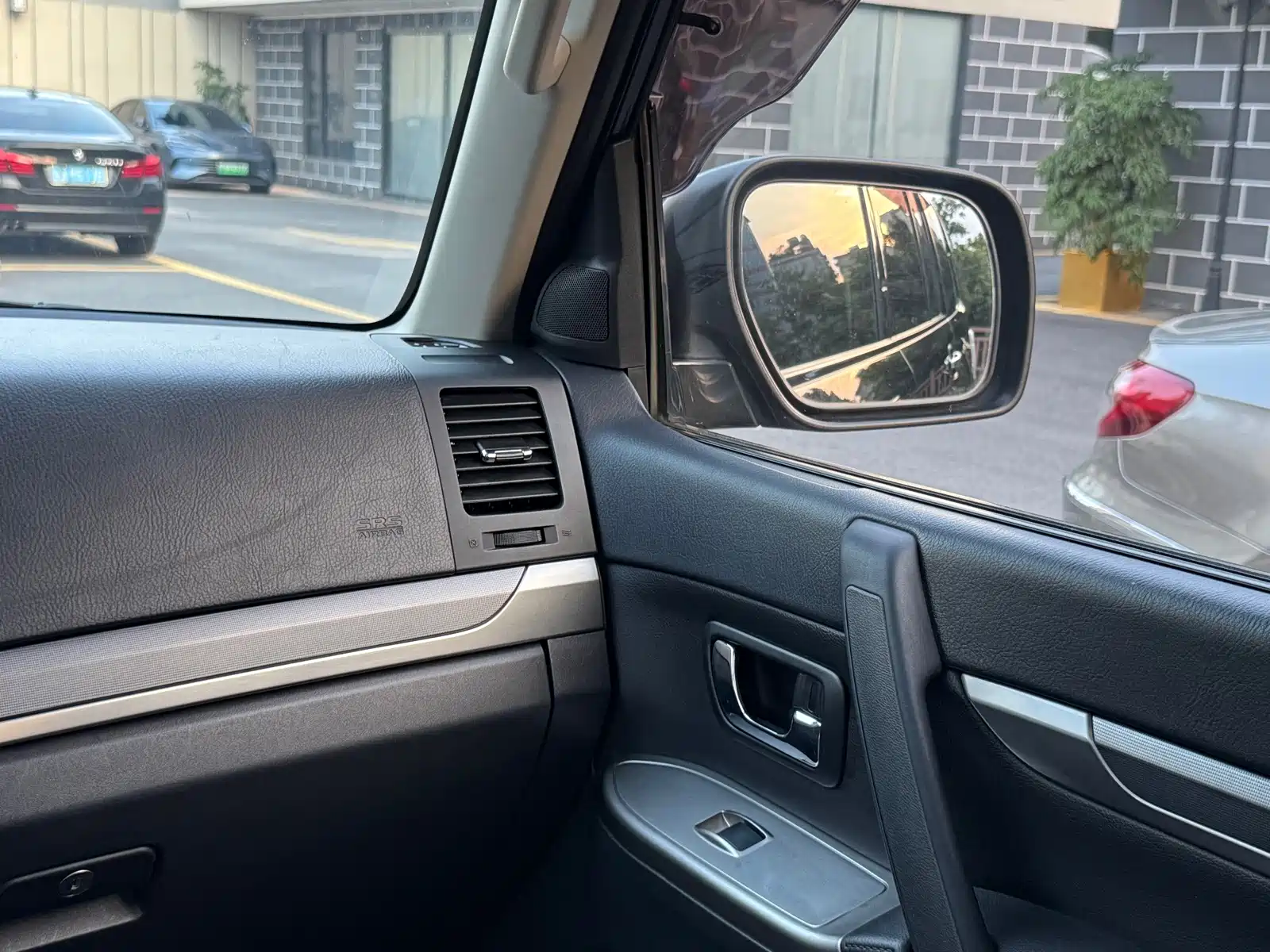 صورة 25 - Mitsubishi Pajero (Import)