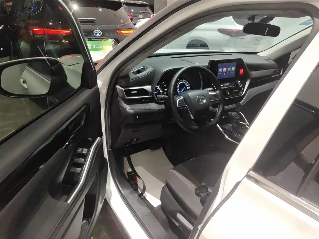 TOYOTA HIGHLANDER