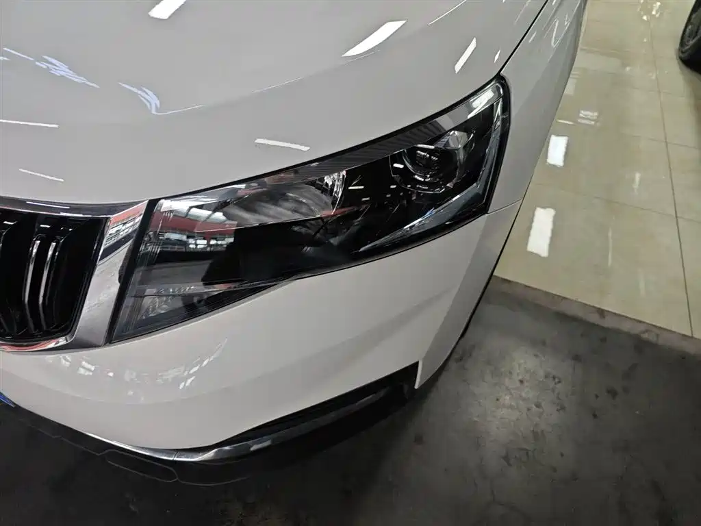 SKODA KOMICK