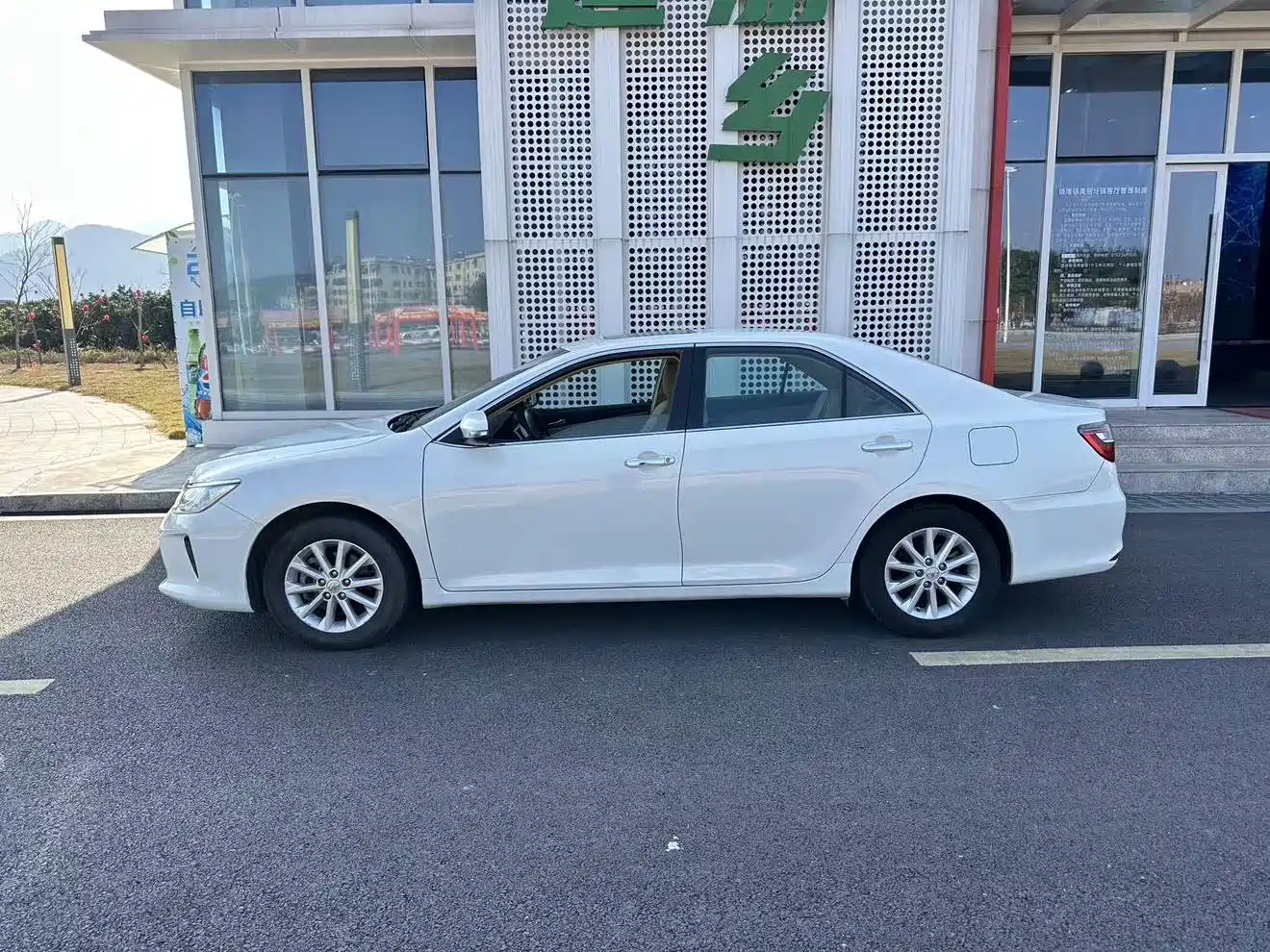 Toyota Camry 2016 2.0E 10th Anniversary Elite Edition фото 4