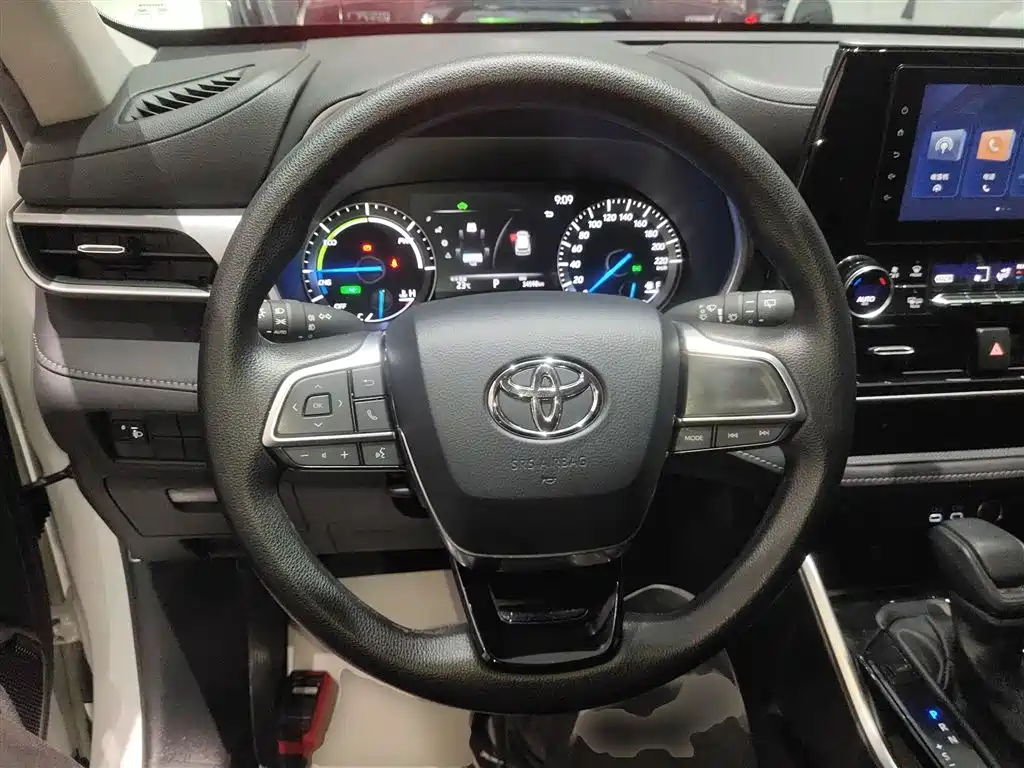 TOYOTA HIGHLANDER