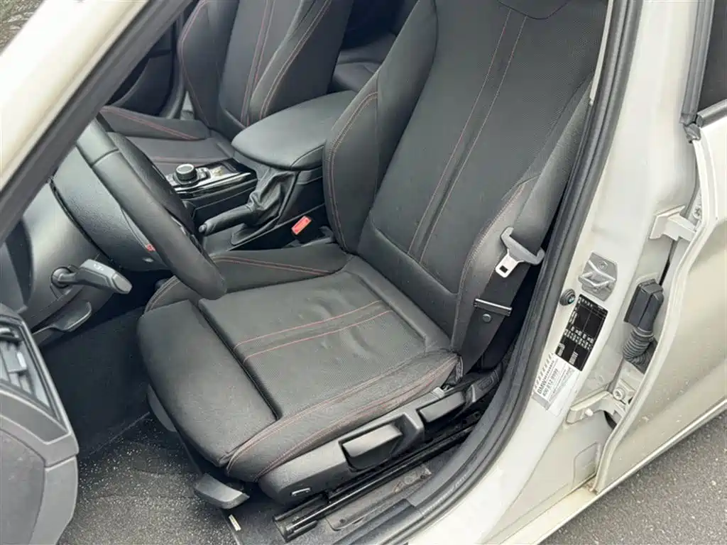 BMW 1 Series (Import) 2018 118i Sport Design Package фото 8