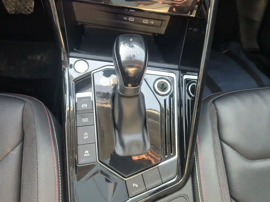 Volkswagen Tayron 2022 330TSI 2WD Luxury Smart Connect Plus фото 13