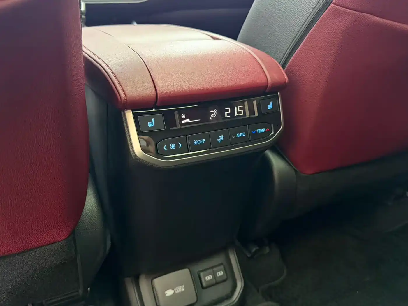 Фото 6 - Toyota Crown Kluger