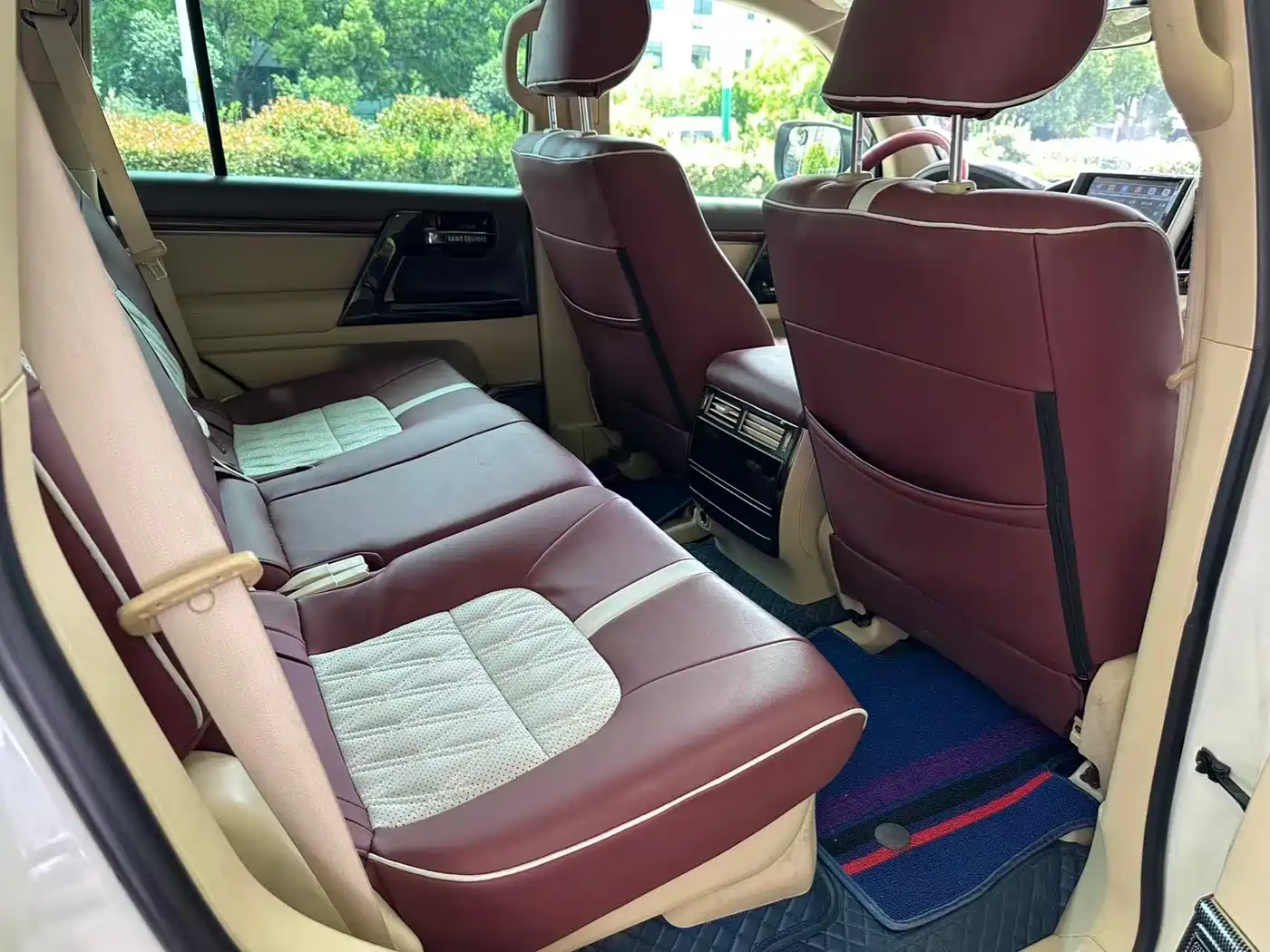 Toyota Land Cruiser (Import) 2015 4.0L V6 Middle East Low Configuration Edition фото 11