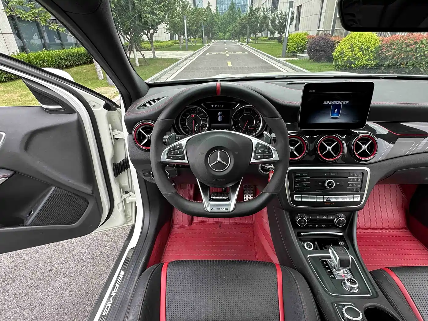 Mercedes-Benz GLA AMG 2017 AMG GLA 45 4MATIC фото 16