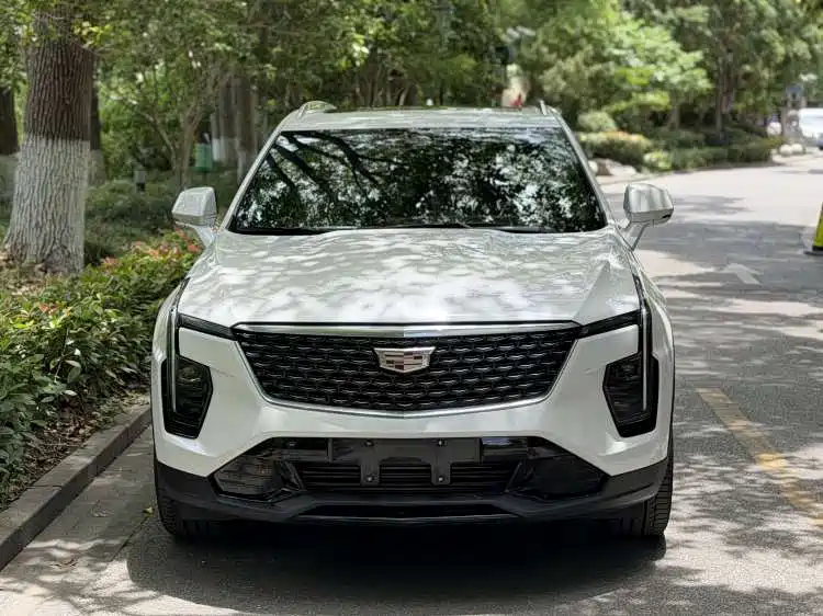 Cadillac XT4 2024 28T 2WD Premium фото 2