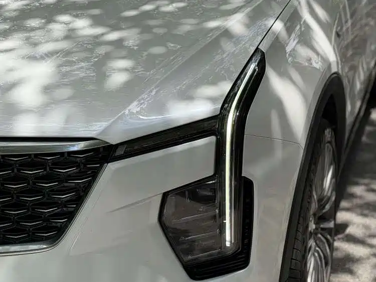 Cadillac XT4 2024 28T 2WD Premium фото 8