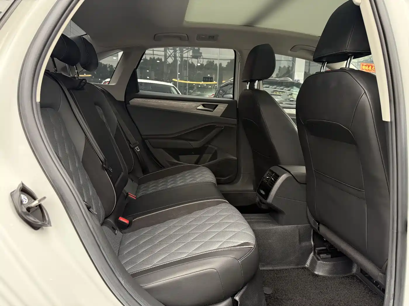 Volkswagen Sagitar 2023 300TSI DSG Excellence Edition фото 12
