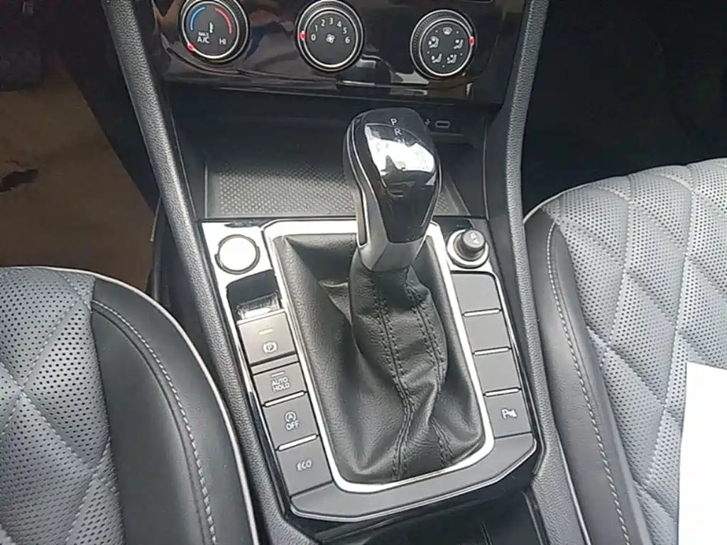 Volkswagen Sagitar 2023 300TSI DSG Surpassing Edition фото 14