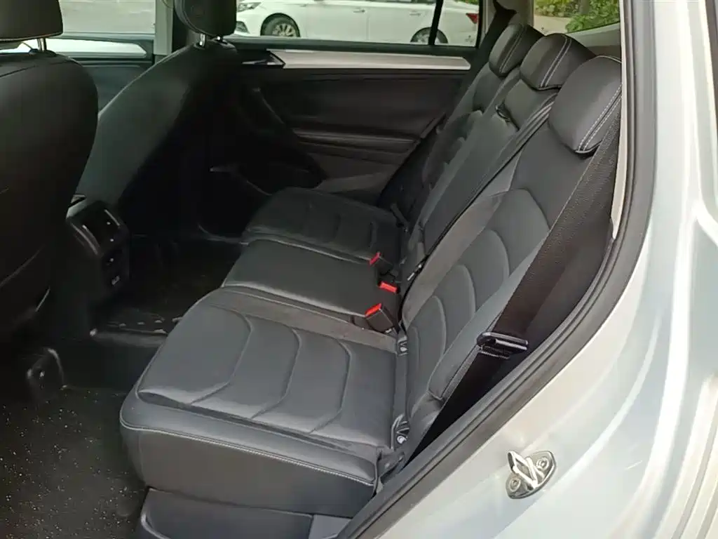 Volkswagen Tiguan L 2017 330TSI Automatic 2WD Luxury Edition фото 17