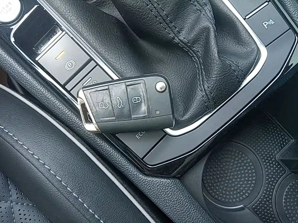 Volkswagen Sagitar 2023 300TSI DSG Surpassing Edition фото 9