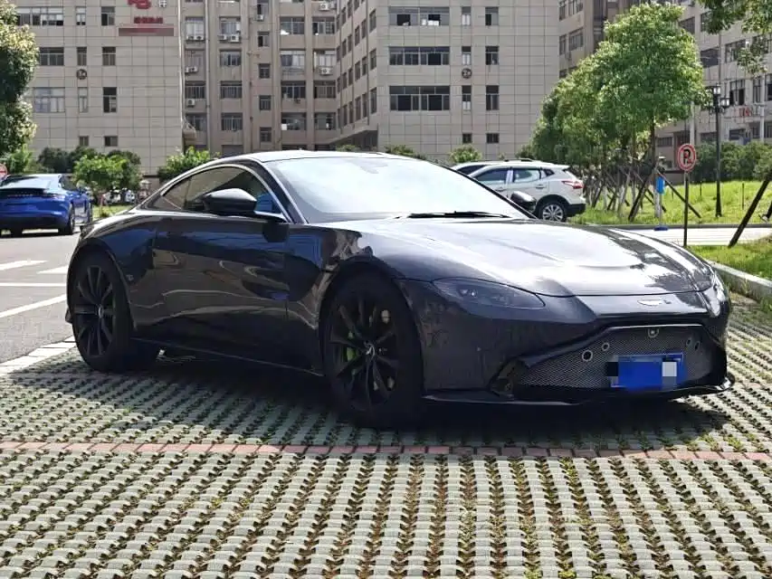 Aston Martin V8 Vantage 2018 4.0T V8 Coupe фото 3