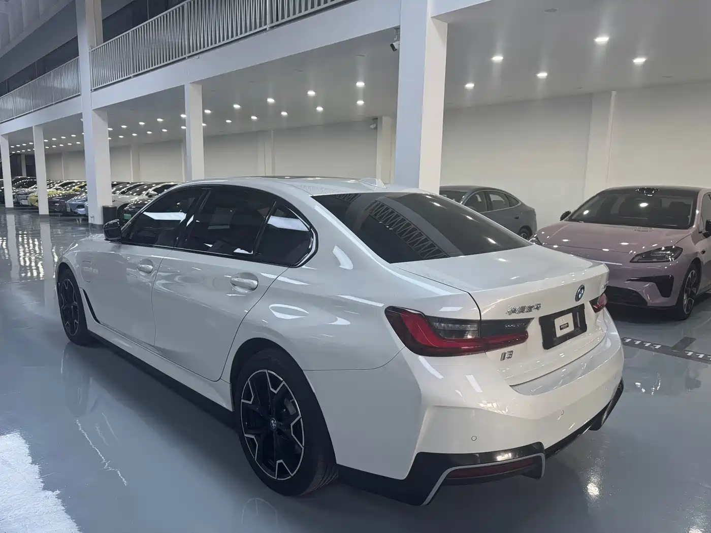BMW i3 2023 eDrive 40 L Shadowline Package фото 19