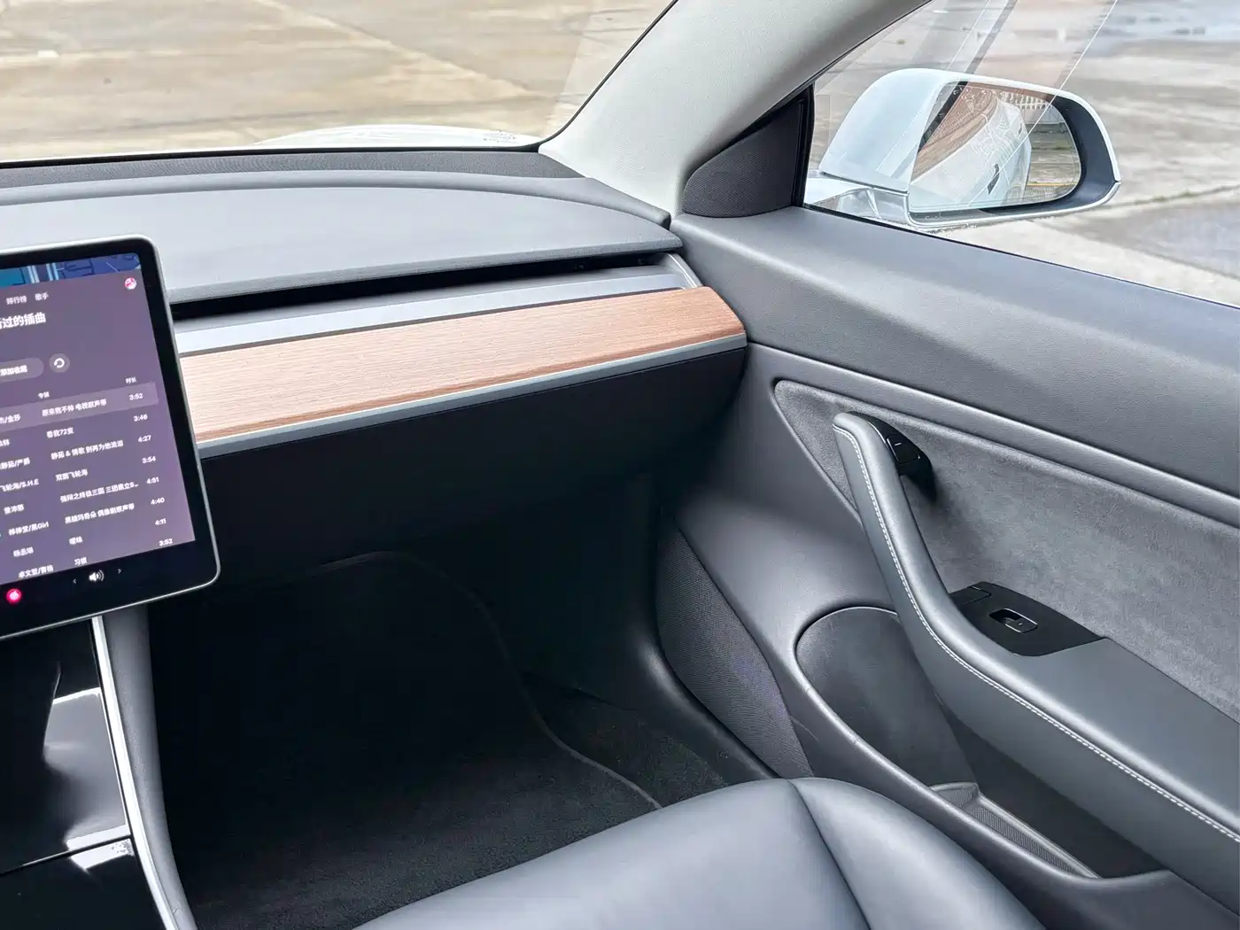 TESLA MODEL 3 (IMPORTED)